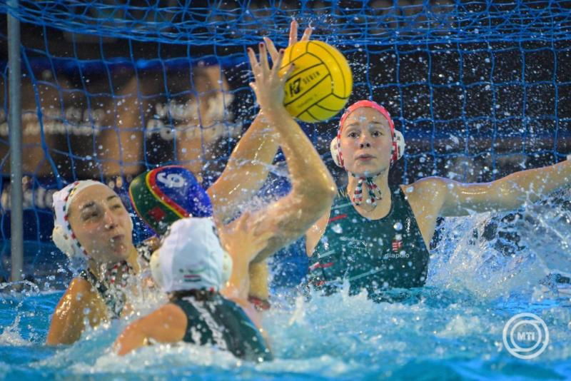 Kiütötte a házigazdákat is, csoportelső a magyar női vízilabda-válogatott