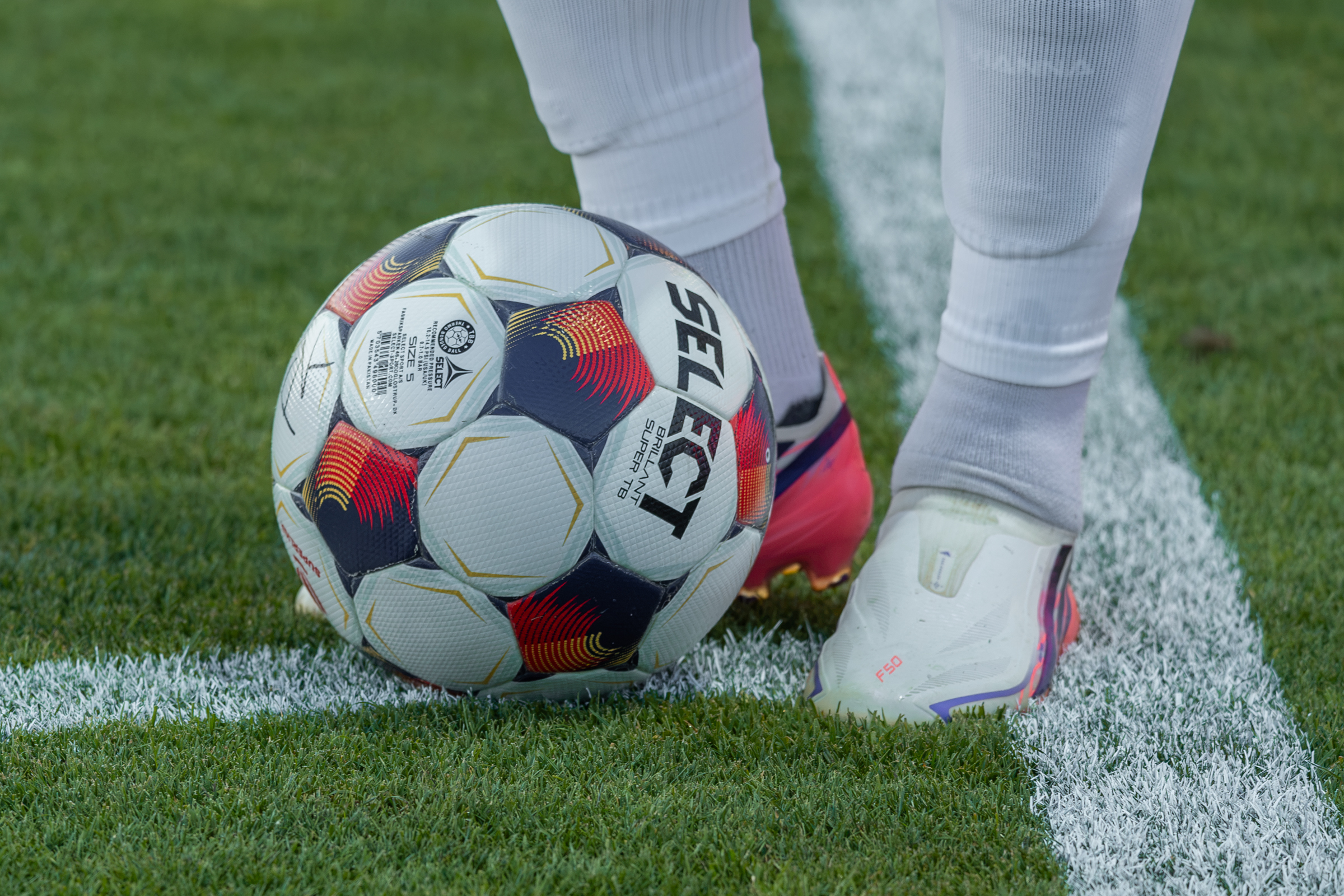 Közpénzből lőtt illúziók: a romániai futball csapdája és az erdélyi valóság