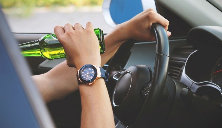 Szinte alkoholos kómában vezetett az A1-es autópályán egy Kovászna megyei férfi