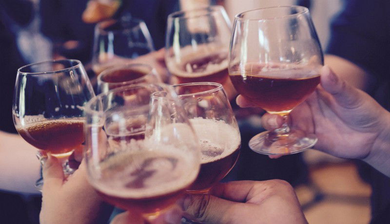 Januártól ismét nő a sör, bor, alkohol és üzemanyagok jövedéki adója Romániában