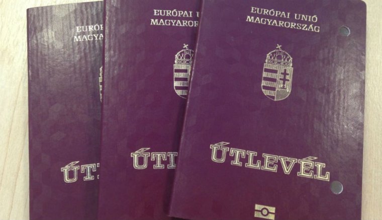A magyar útlevél továbbra is erősebb a románnál, bár mindkettő javult