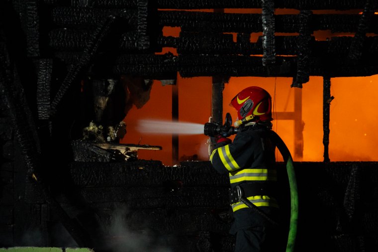 Kigyulladt hétfő délelőtt egy élesdi IT-raktár, az oltás jelenleg is zajlik