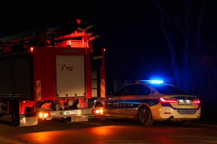 FRISSÍTVE | Egy 67 éves asszony életét vesztette az almásfegyverneki balesetben, miután sötétben sétált az úton