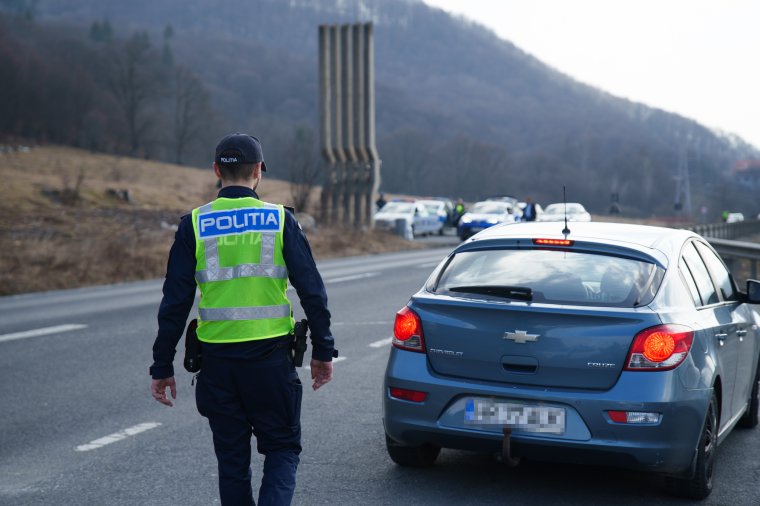 Jogsi nélkül autóval, traktorral – a rendőrök több Bihar megyeit füleltek le