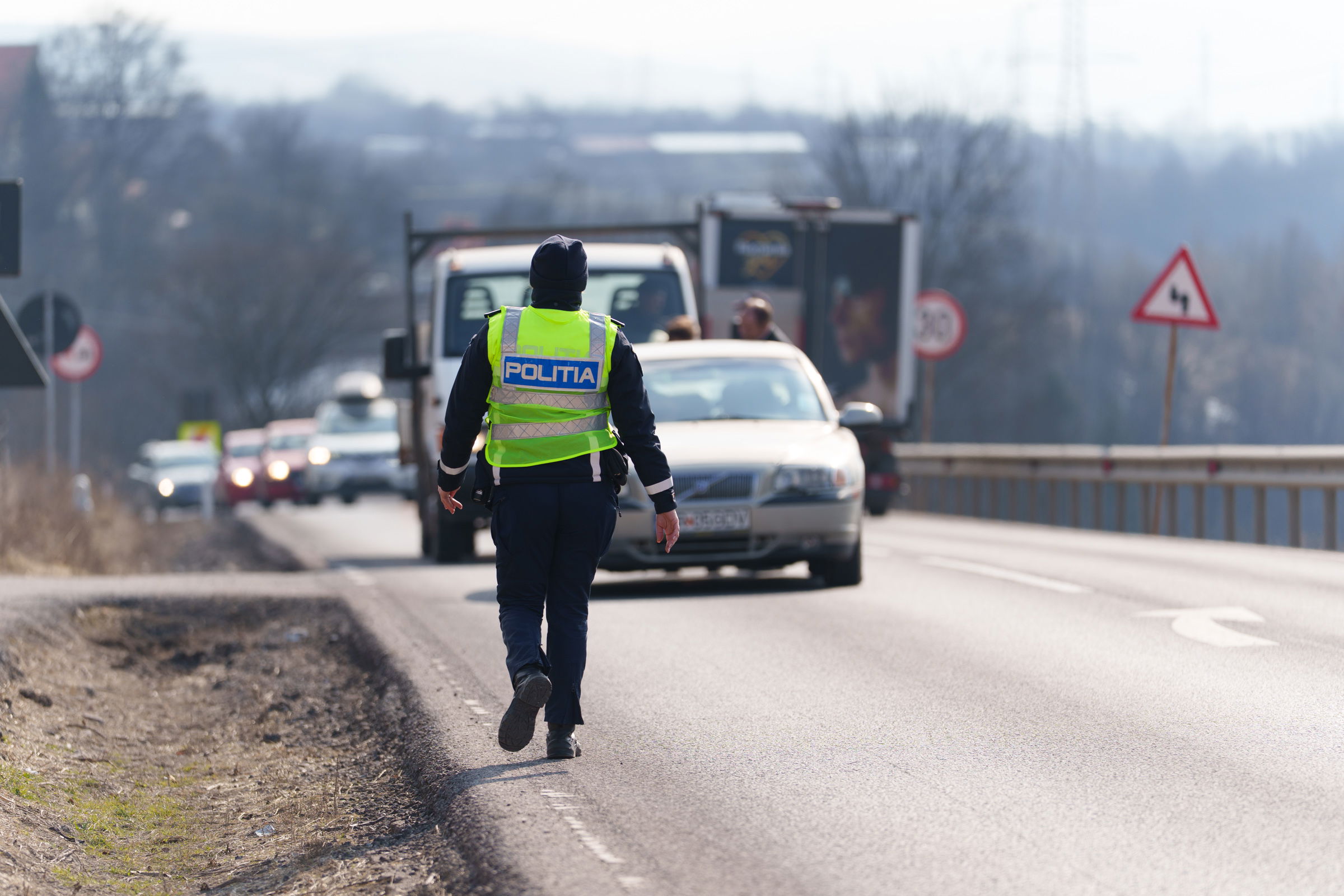 Több száz jobbkormányos autó sofőrjét bírságolták meg a rendőrök egy ellenőrzés során