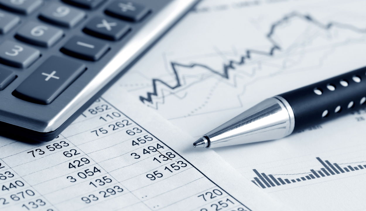 Költségvetés-tervezet: kevesebb pénzből gazdálkodhat a közlekedési és a munkaügyi minisztérium