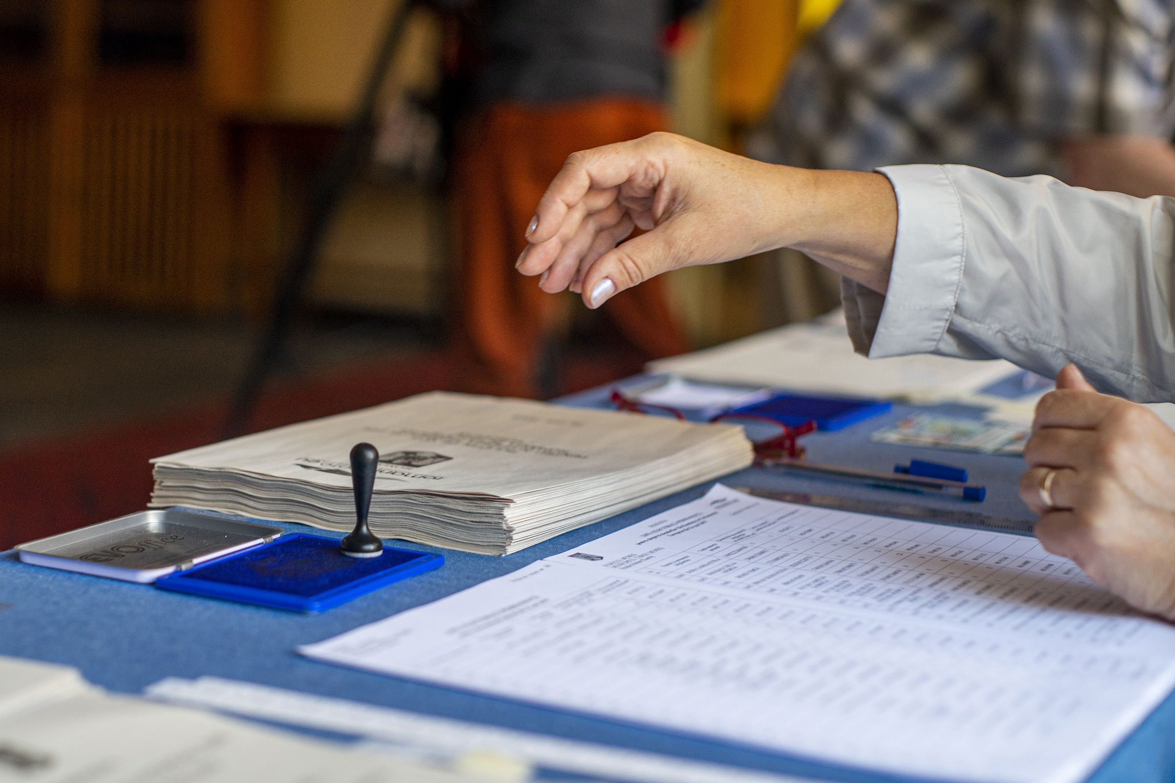 Az időközi választások napján eddig összesen 61 törvénysértésről érkezett panasz