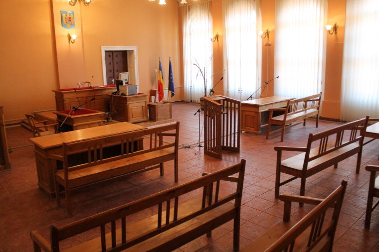 Ellenzik a bértörvénytervezet új változatát a bírósági és ügyészségi jegyzők