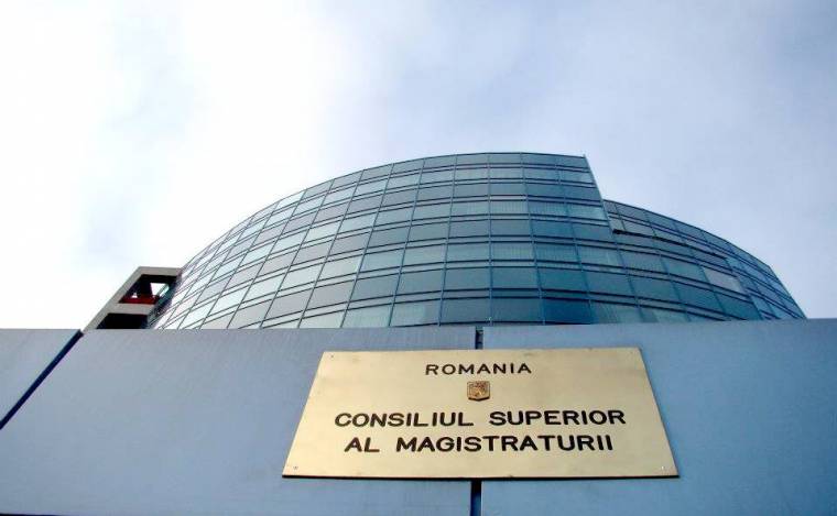 CSM-állásfoglalás: A bírák és ügyészek bérezése és nyugdíjazásuk rendszere nem kiváltság