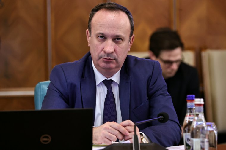 Adrian Câciu: A miniszterelnöki kancellária illegálisan kötött szerződést a Dacia Duster haszonjárművek bérlésére