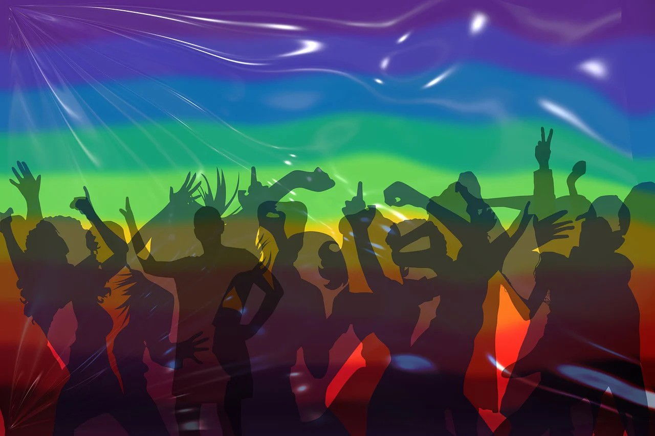 „Magyar vírust” emlegetve vádolja a jogállamiság megsértésével Romániát az LMBT+ közösség