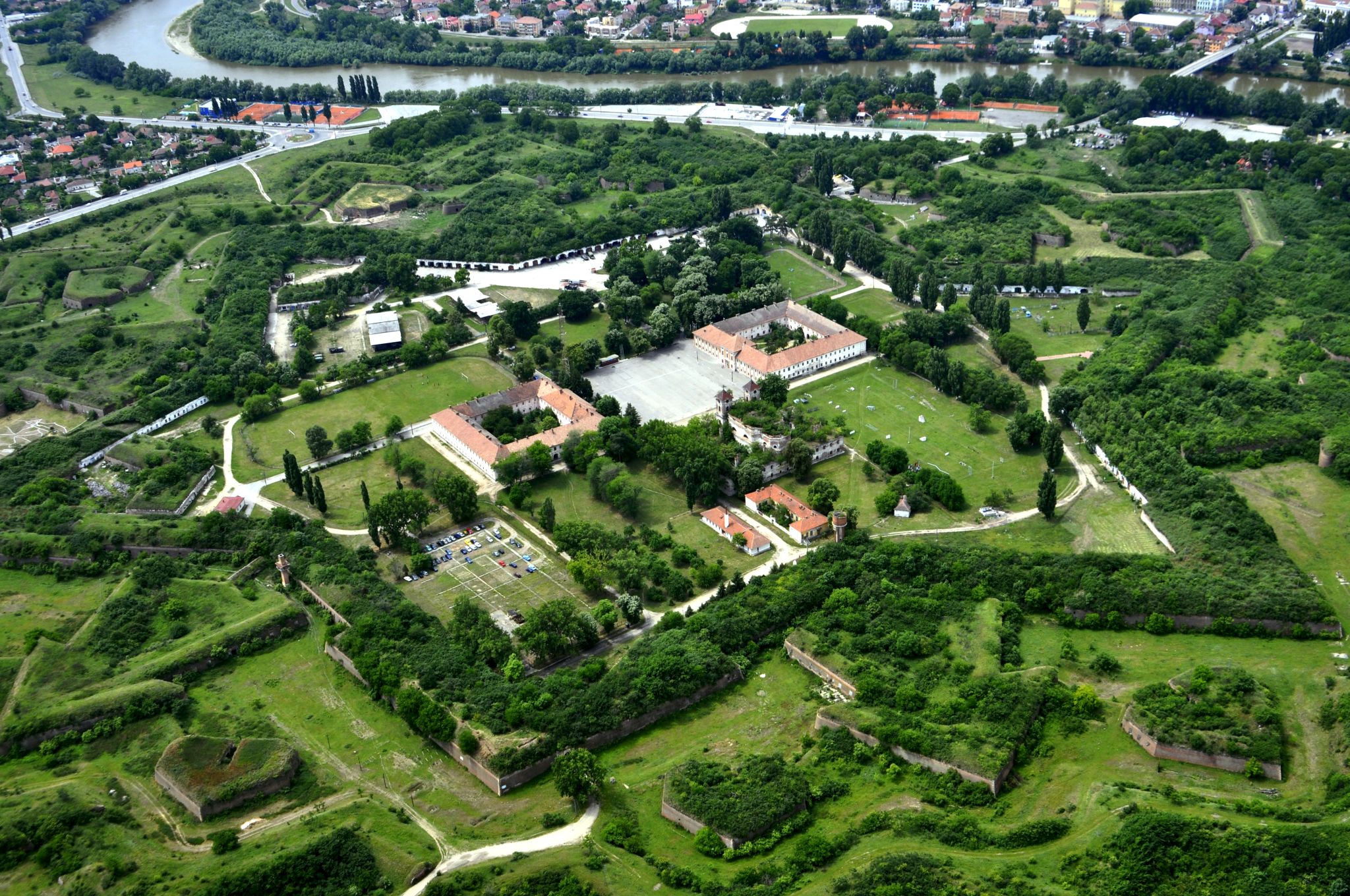 A „parancs” ellenére sem költözik ki az aradi várból a helyőrség, ezért uniós támogatásról maradt le a város