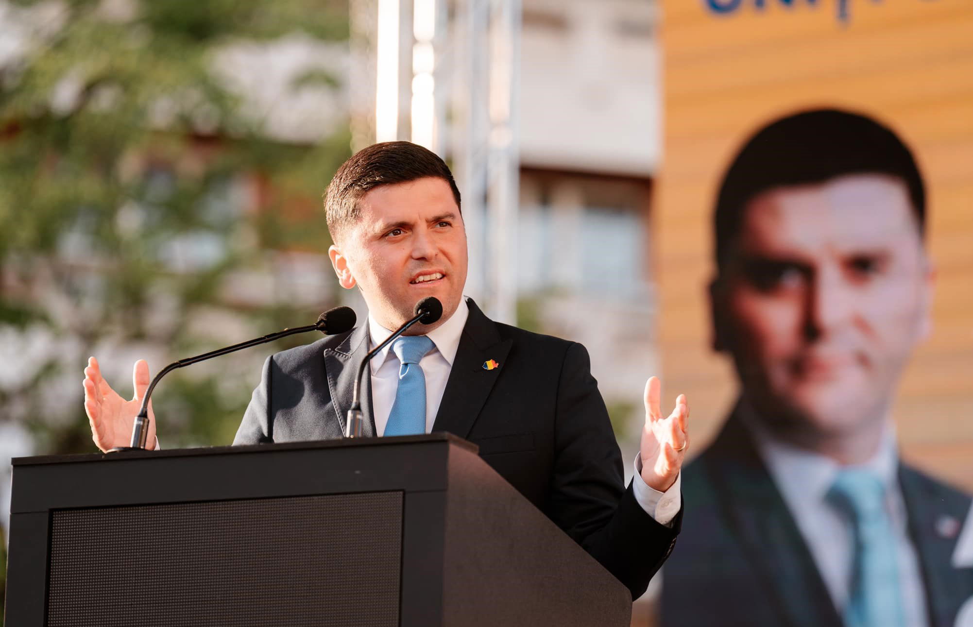 Dubajban rekedt egy magyarellenessége miatt hírhedtté vált román politikus