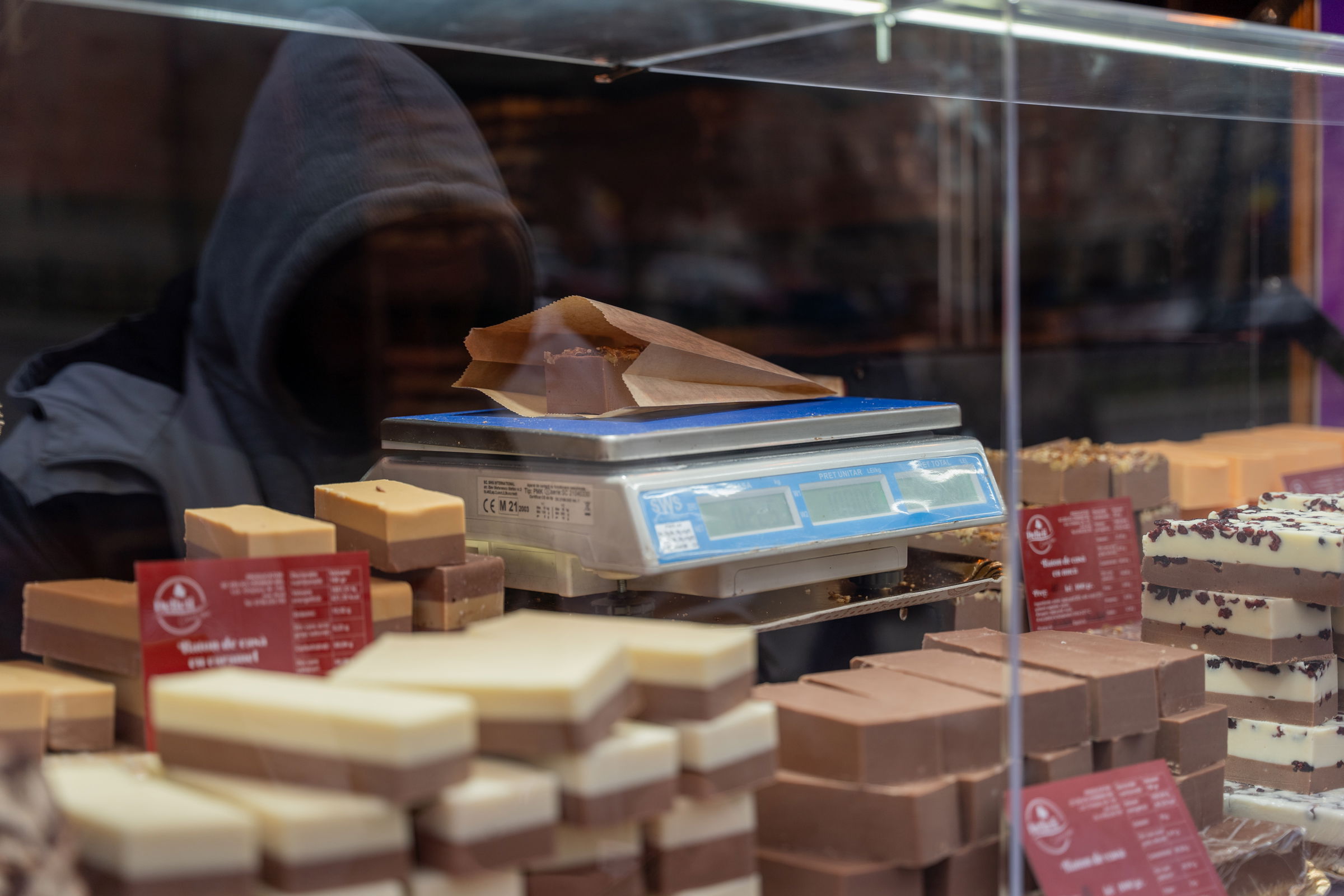 Rablás: tíz tábla csokiért került házi őrizetbe egy kiskorú