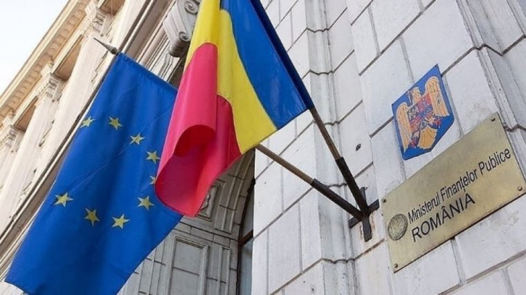 Sztrájkőrséget tartanak a szakszervezetek a pénzügyiminisztérium székhelye előtt