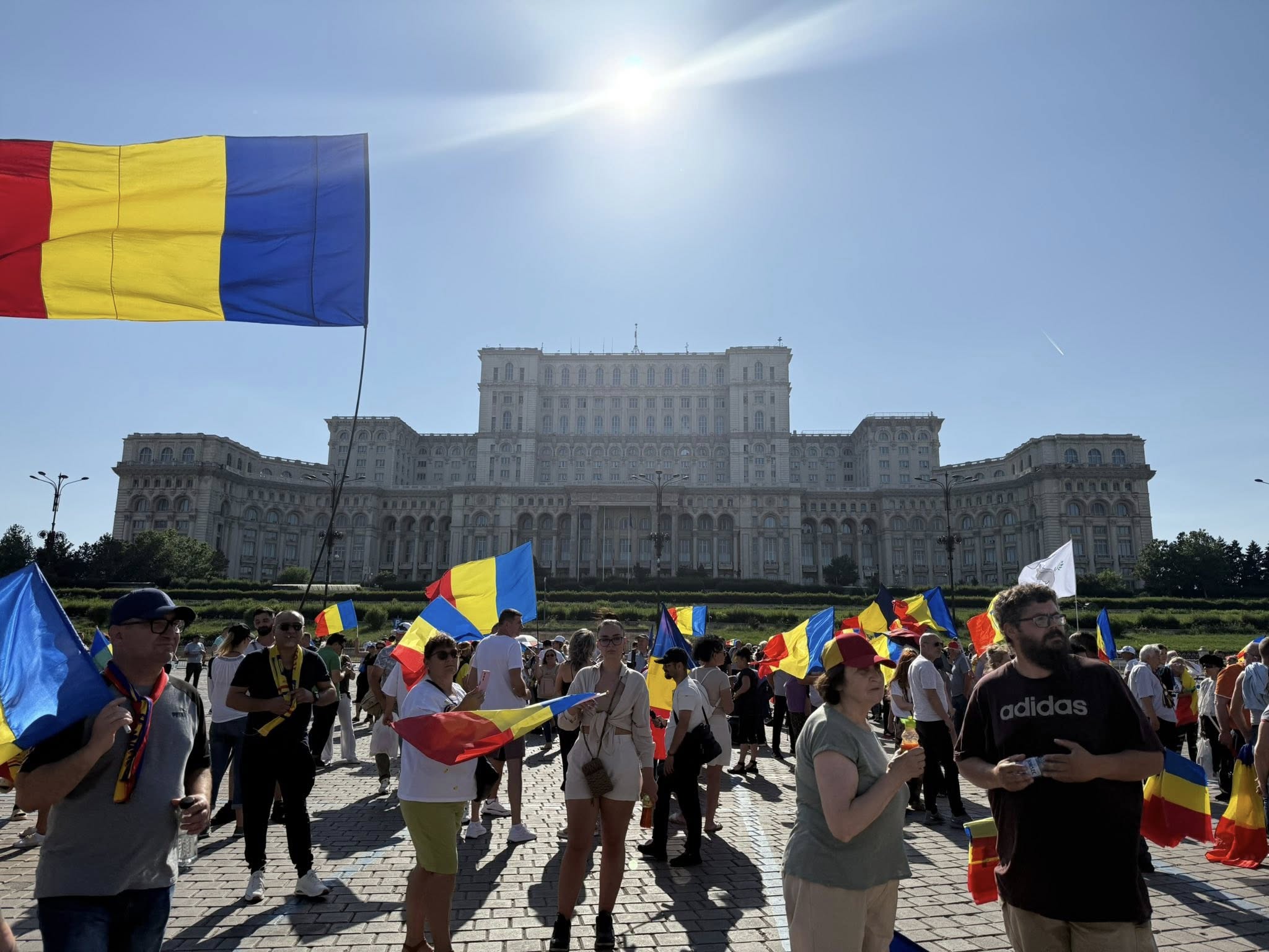 Előrehozott választásokért tüntetnek az AUR támogatói