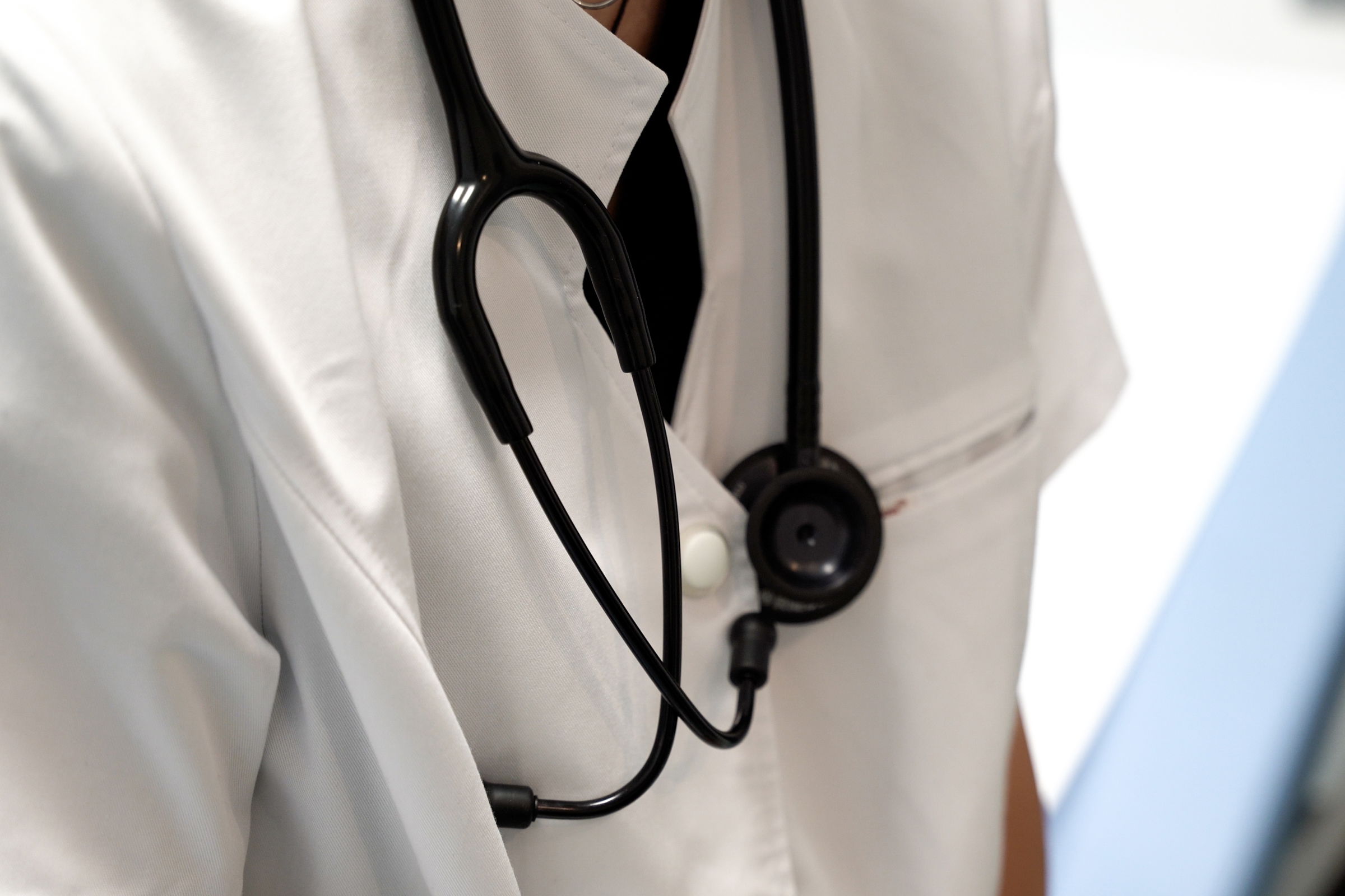 Már készül a munkaidejükben magánegészségügyben dolgozó orvosokról szóló sürgősségi rendelet