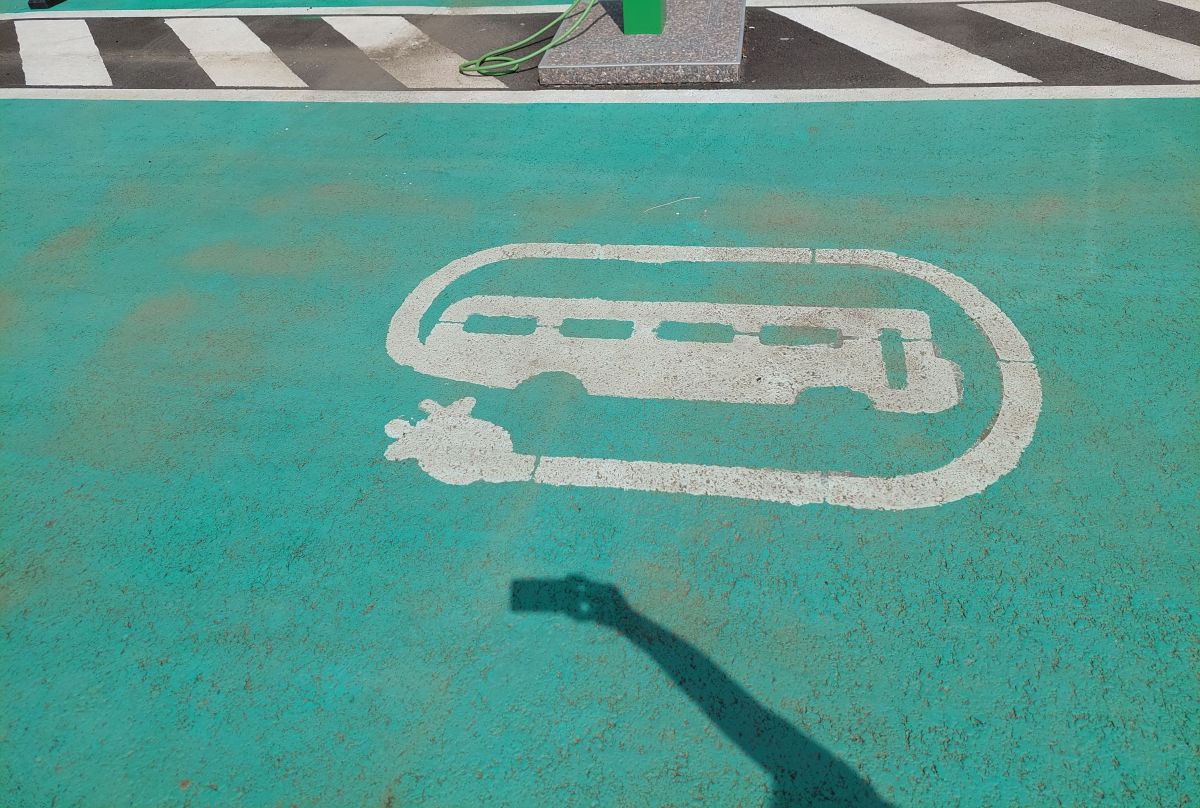 Elektromos távolsági buszokat vásárol a Bihar Megyei Tanács