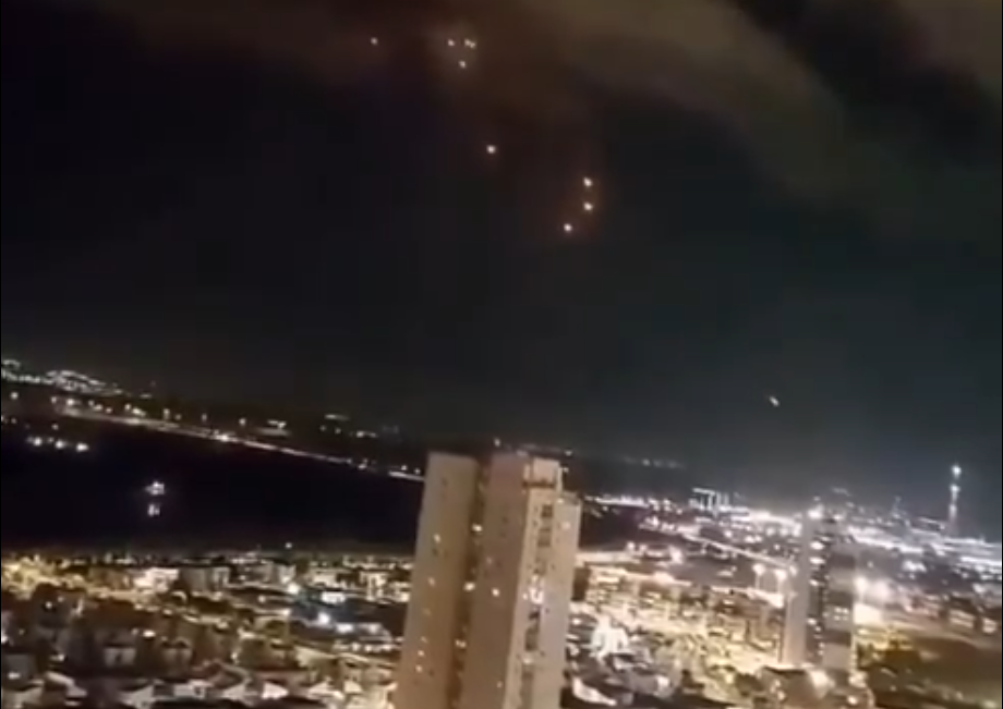 Halálos áldozatai is vannak az éjjeli iráni rakétatámadásoknak Izraelben