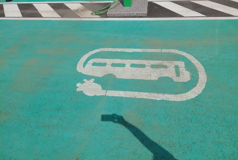 Elektromos távolsági buszokat vásárol a Bihar Megyei Tanács