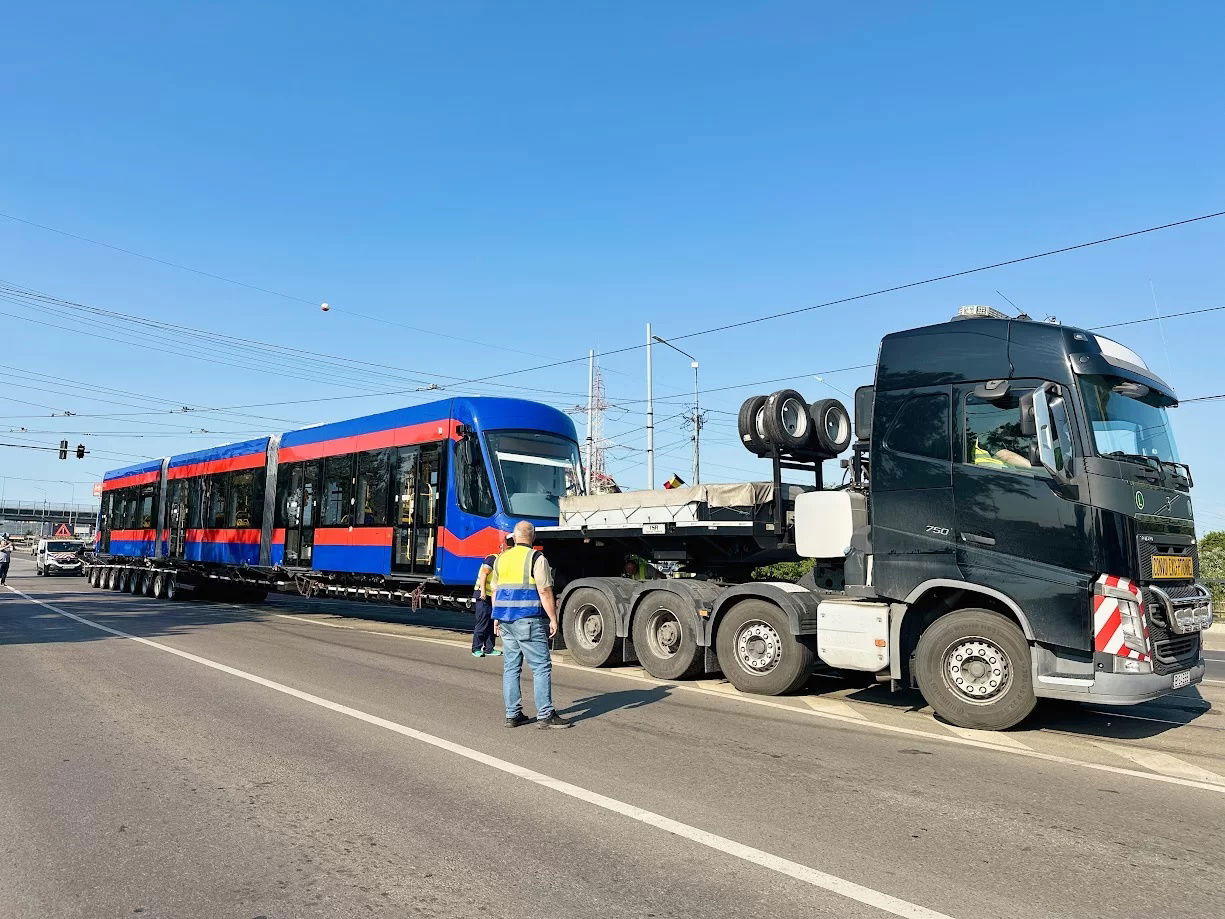 Új villamos érkezett Nagyváradra