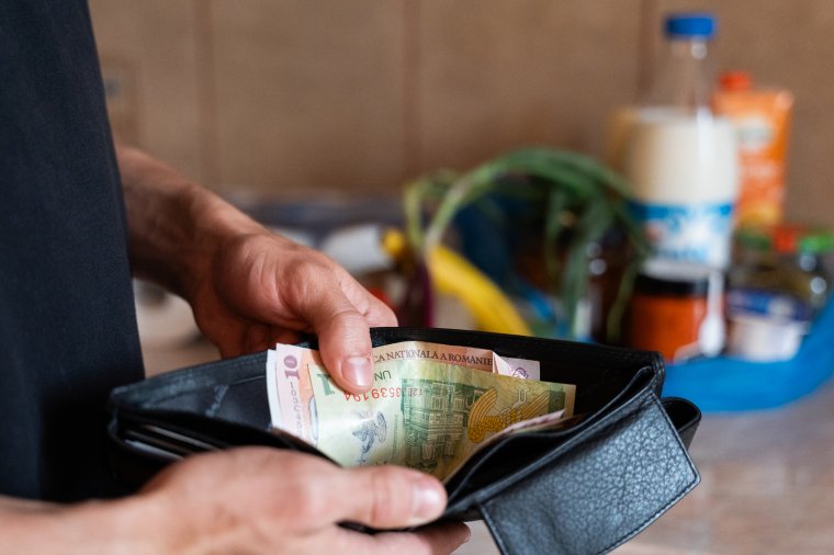 Az alapélelmiszerek árréskorlátozásának meghosszabbításáról döntöttek, az üzemanyagárak is szóba kerültek