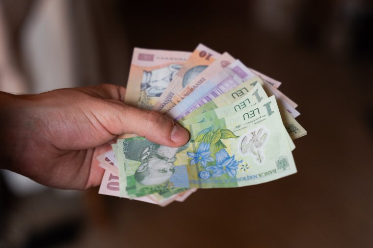 Gyengült a lej a főbb valutákhoz képest, emelkedett az arany ára