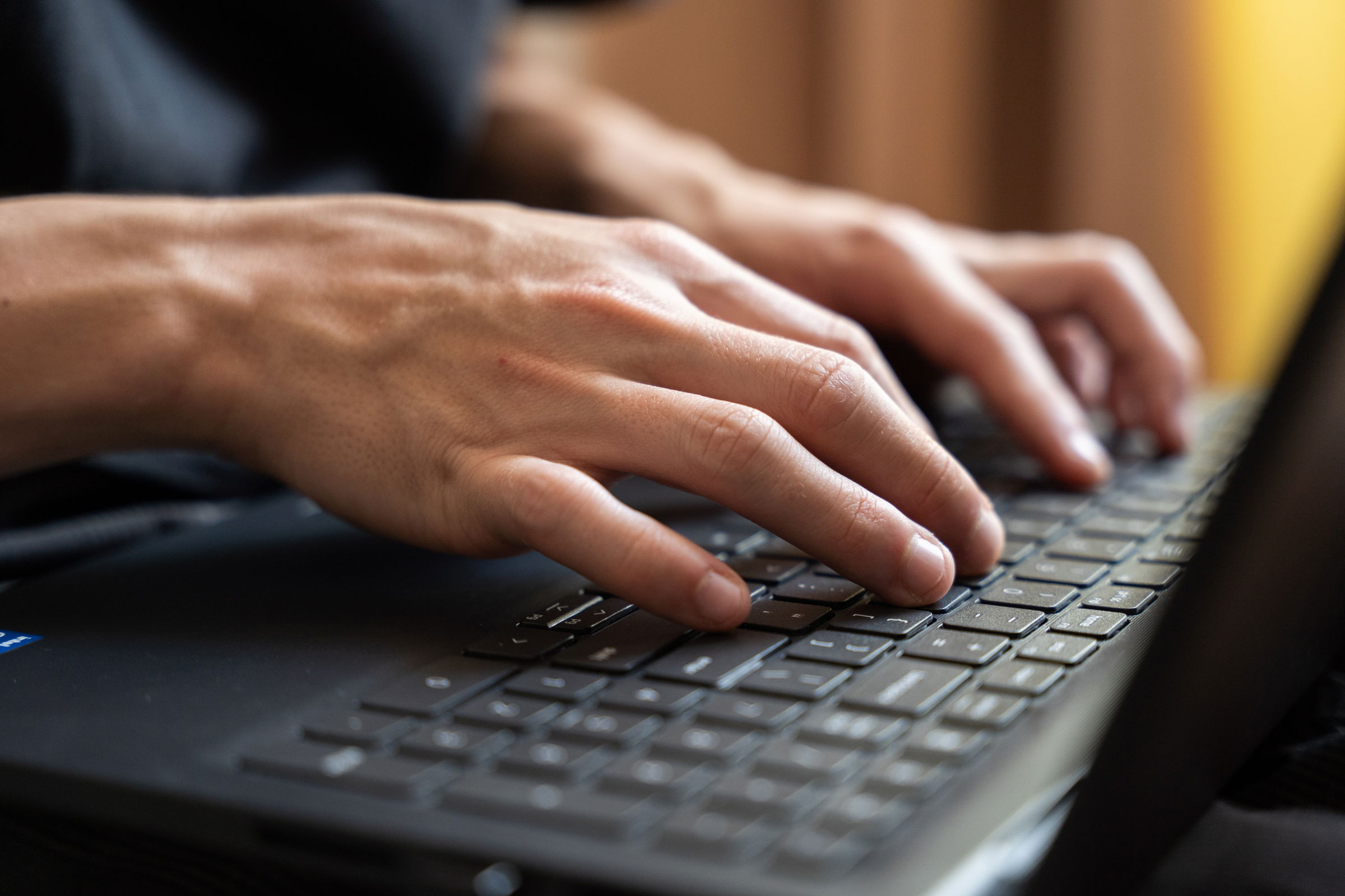 Online is meg lehet majd vásárolni az elkobzott árukat