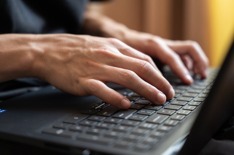 Online is meg lehet majd vásárolni az elkobzott árukat