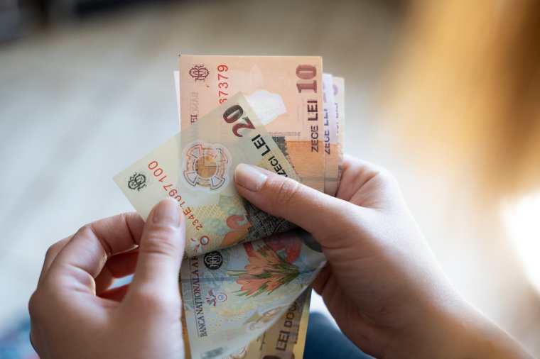 Júliusban 5517 lejre csökkent a nettó átlagbér