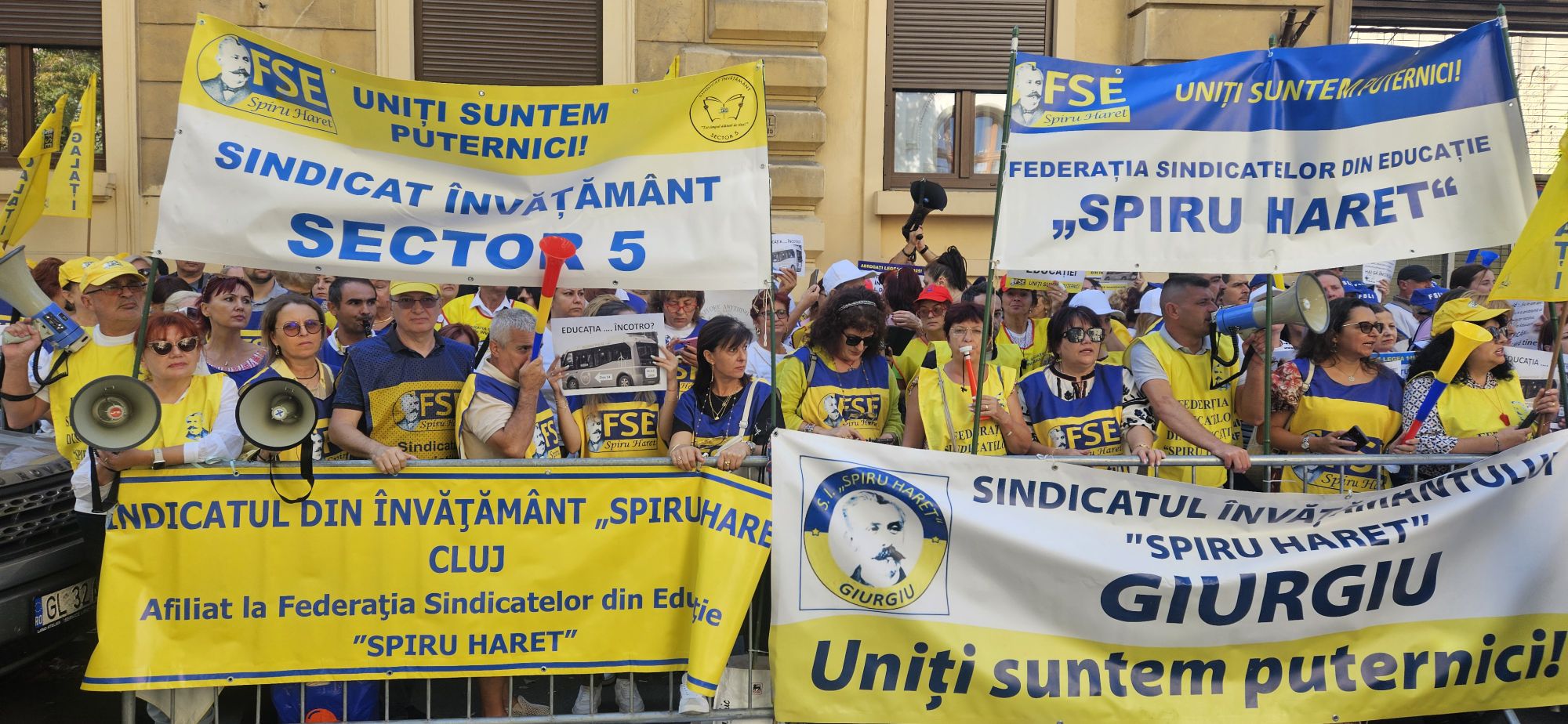 Ismét sztrájkőrséget tartanak a tanügyi szakszervezetek az oktatási minisztériumnál