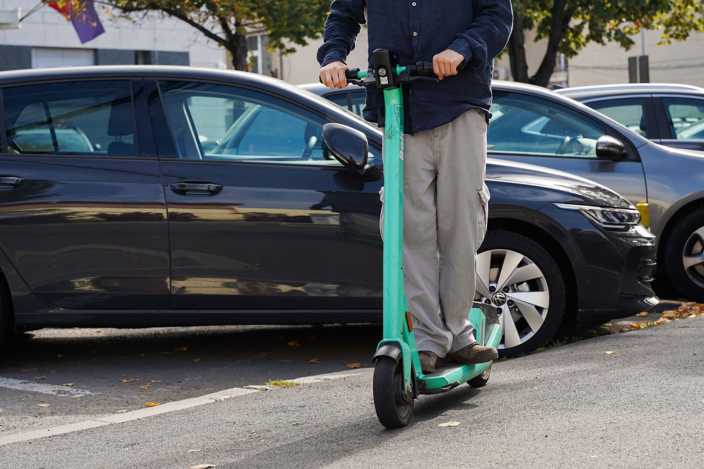 Súlyos koponyasérülést szenvedett egy váradi fiatal, miután ma hajnalban elesett egy elektromos rollerrel