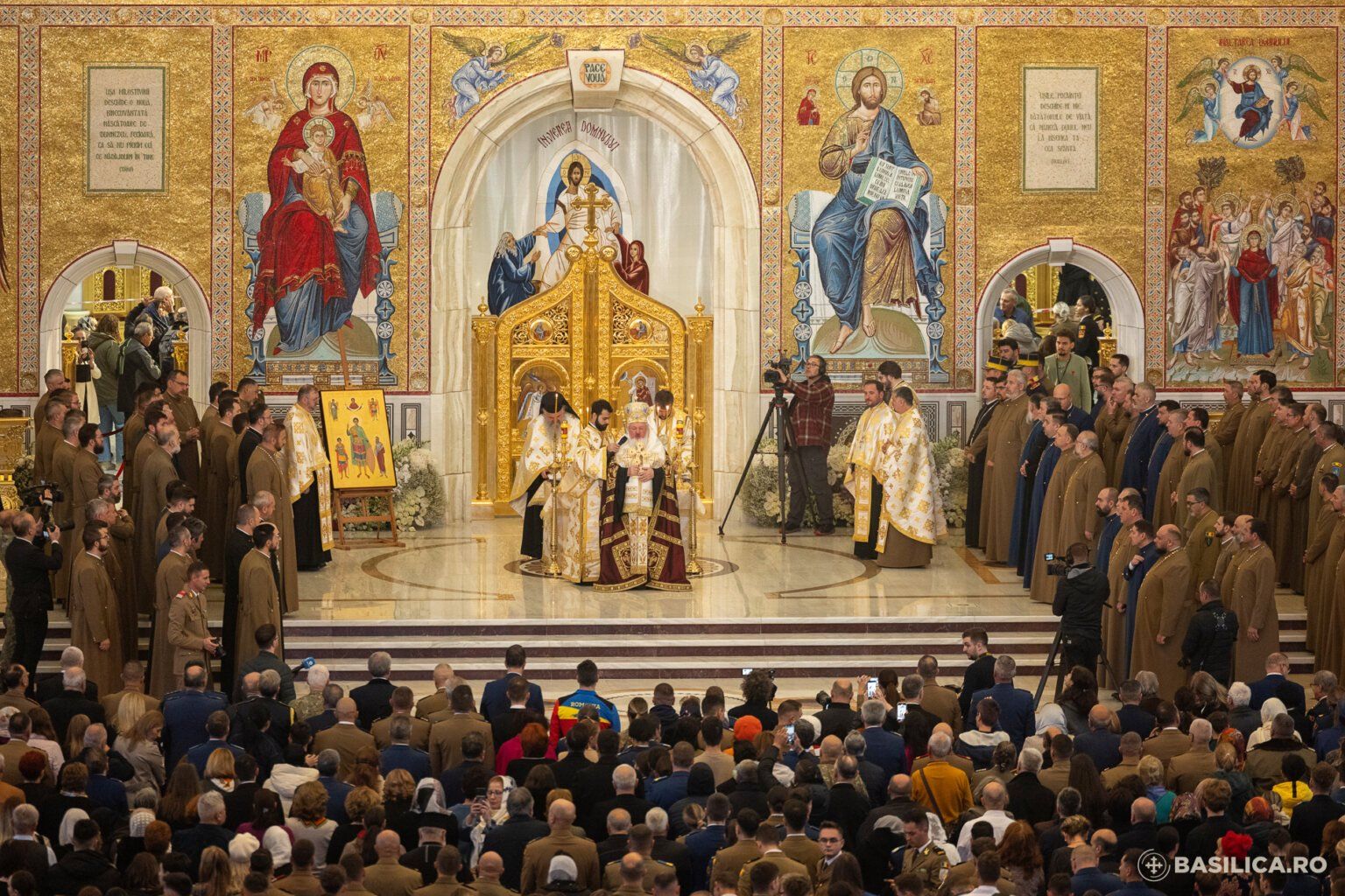 Csoma Botond: morális összeomlás, hogy vasgárdista propagandista versét szavalták a Nemzeti Katedrálisban