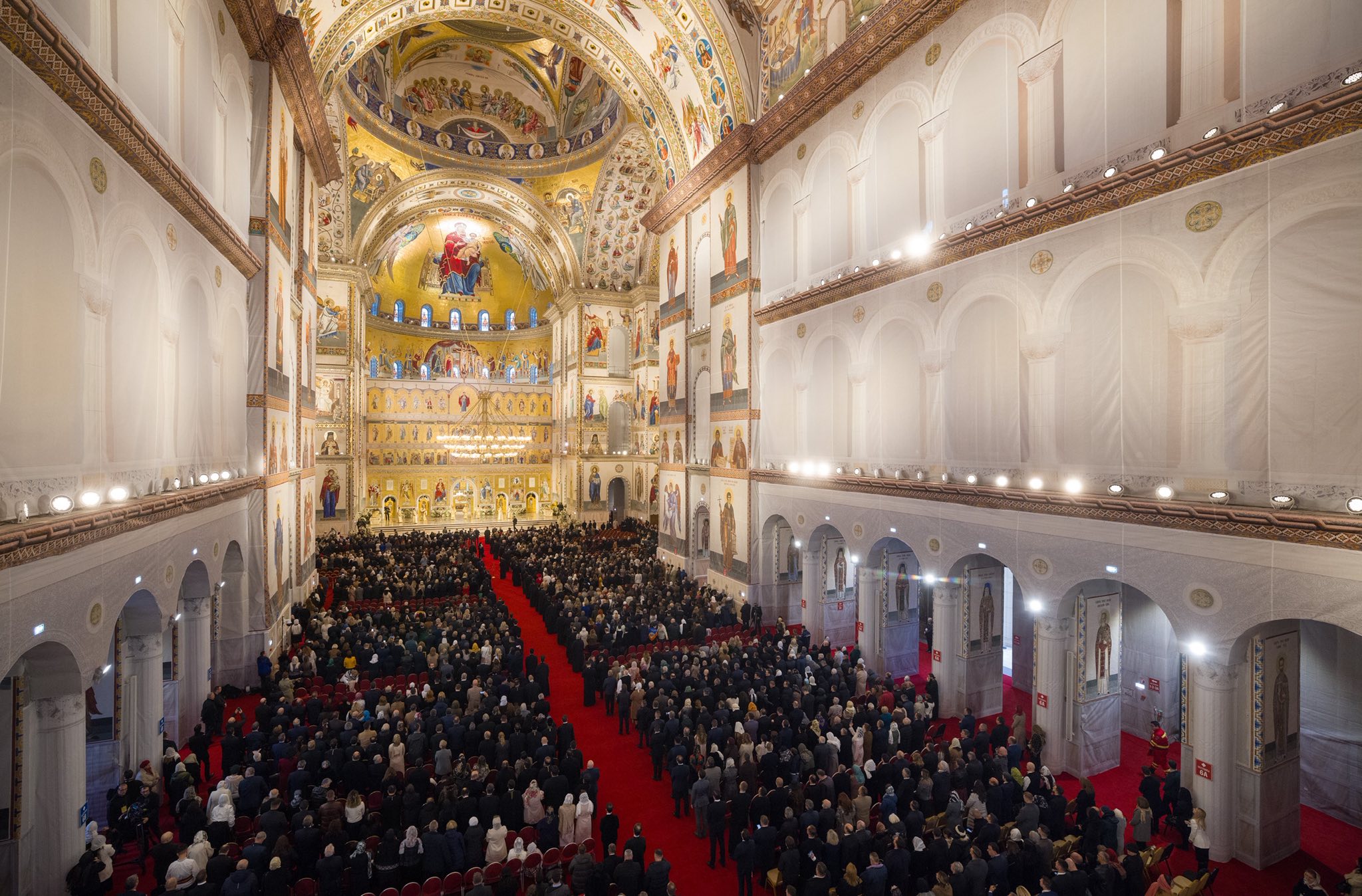 Felszentelték a világ legnagyobb ortodox templomát Bukarestben