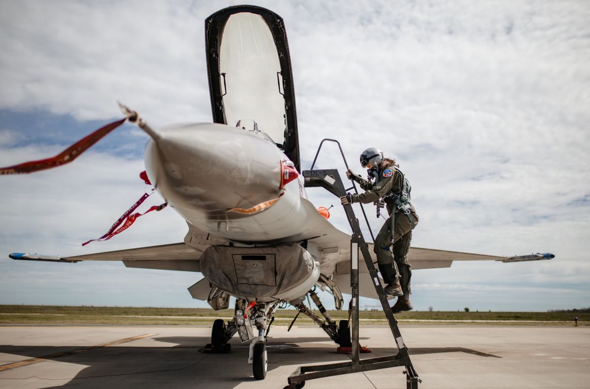 A román védelmi tárca megkötötte az F-16-osok beszerzésére vonatkozó szerződést a holland kormánnyal