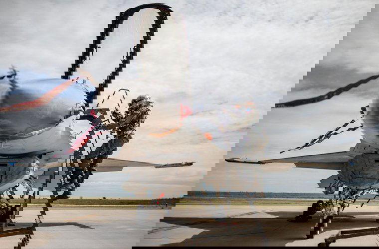 A román védelmi tárca megkötötte az F-16-osok beszerzésére vonatkozó szerződést a holland kormánnyal