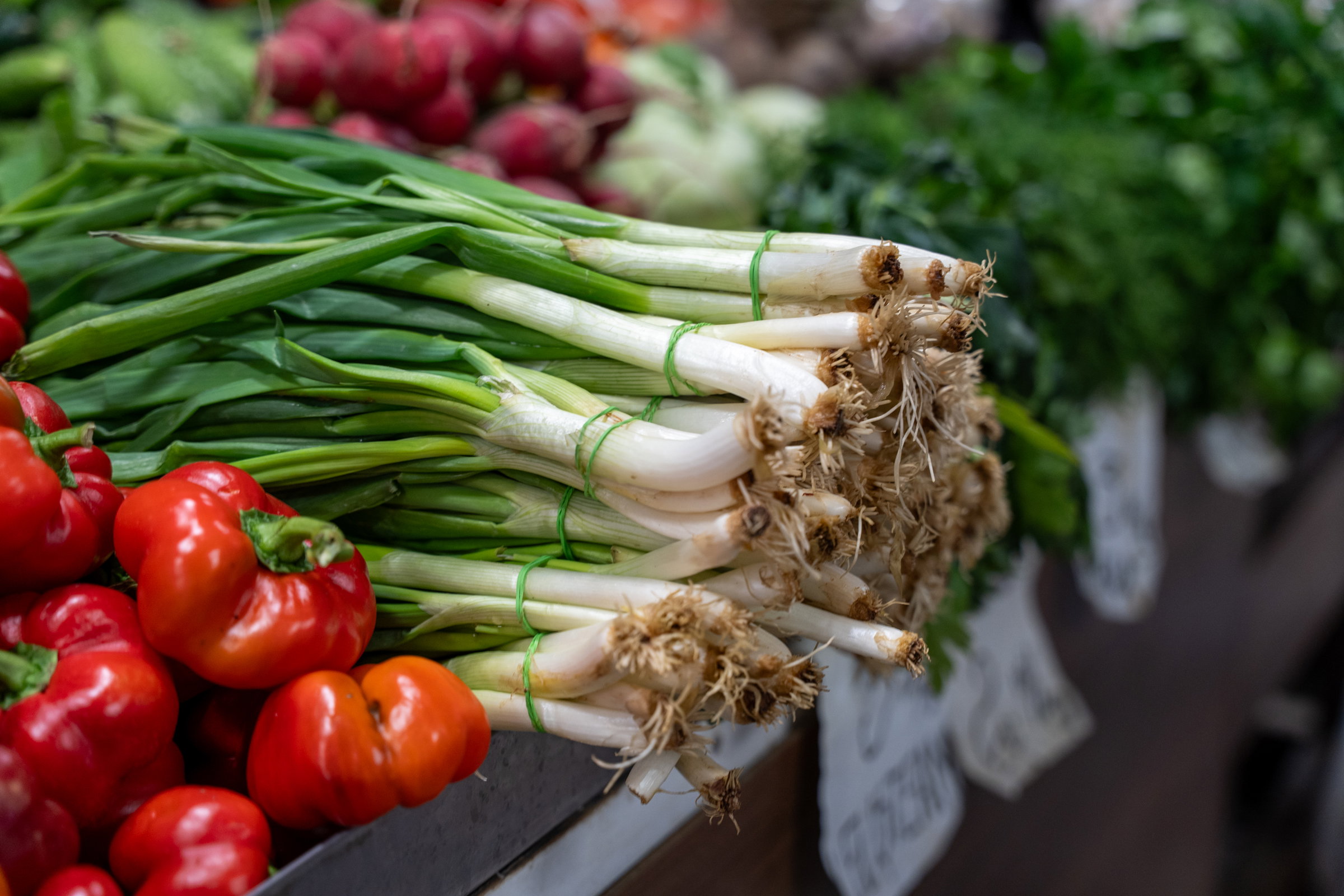 Árjegyzéket tettek közzé a nagyváradi piacok zöldség- és gyümölcskínálatáról