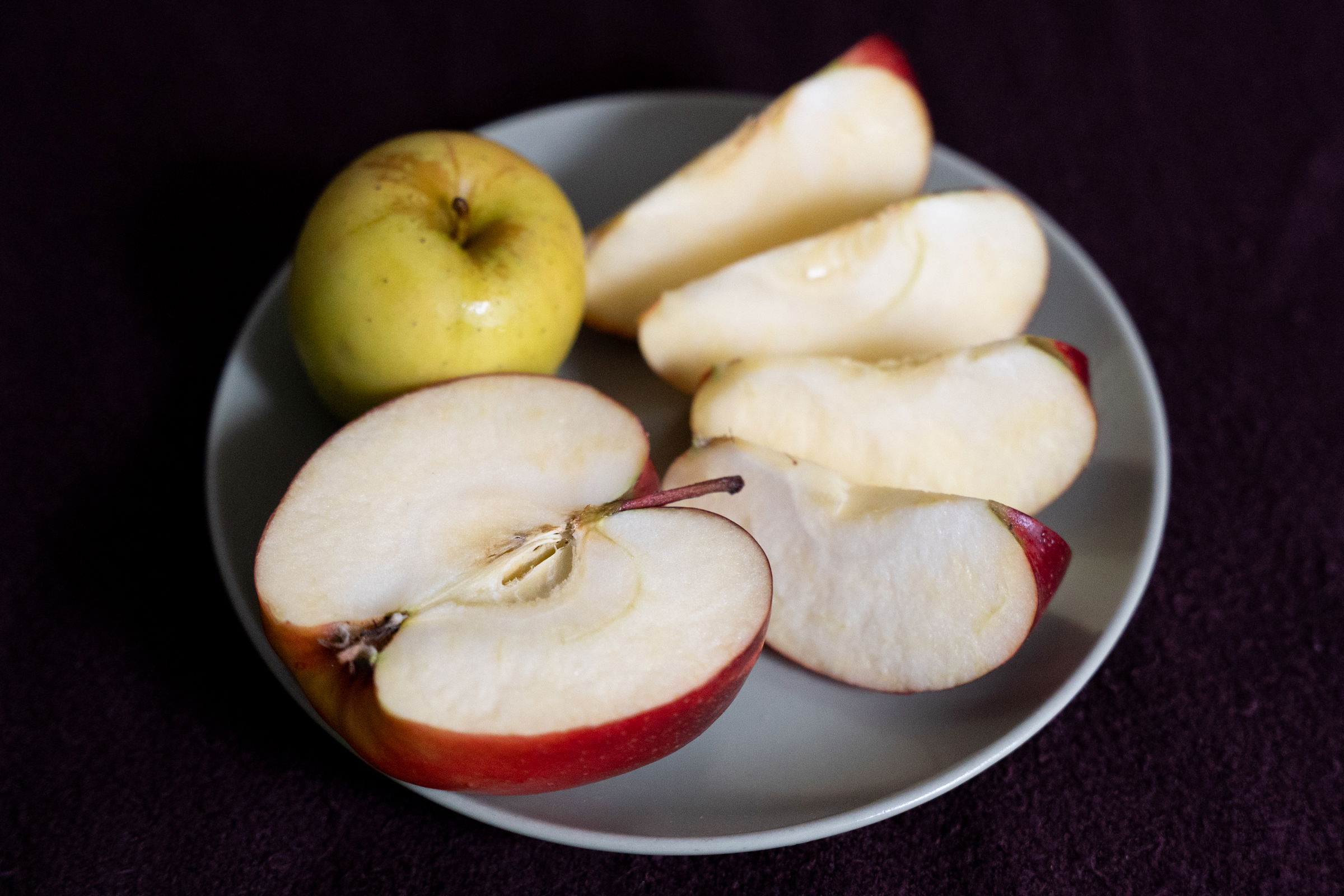 Mérgező növényvédőszer-koktélokra bukkantak európai üzletekben forgalmazott almában