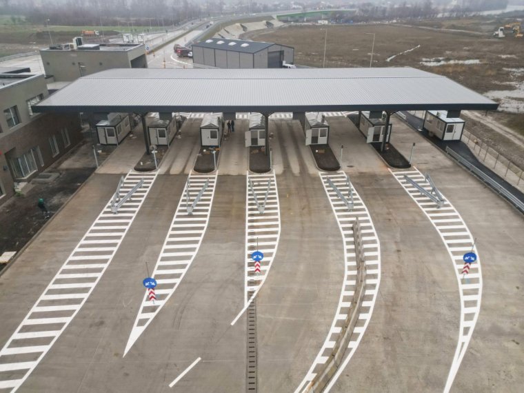 Jövő hónapban megnyílhat a forgalom előtt a Tisza fölött épülő új román-ukrán közúti híd