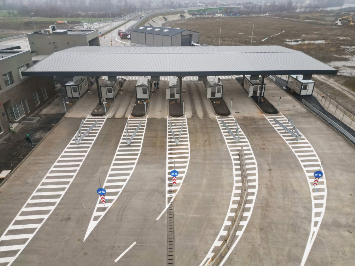 Jövő hónapban megnyílhat a forgalom előtt a Tisza fölött épülő új román–ukrán közúti híd