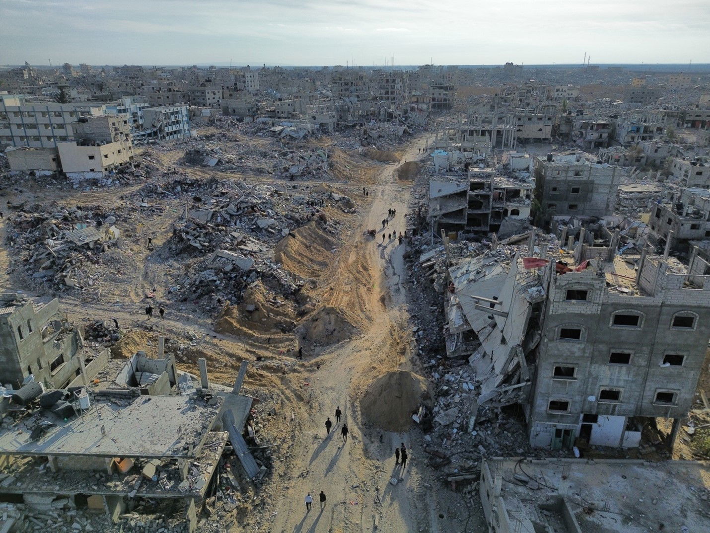 Evakuálja a palesztinokat az izraeli hadsereg a Gázai övezet középső részén