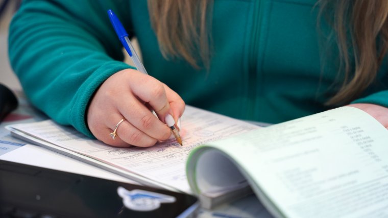 Két Bihar megyei orvosnál tartottak házkutatást, fiktív konzultációk és hamis adatok miatt nyomoznak