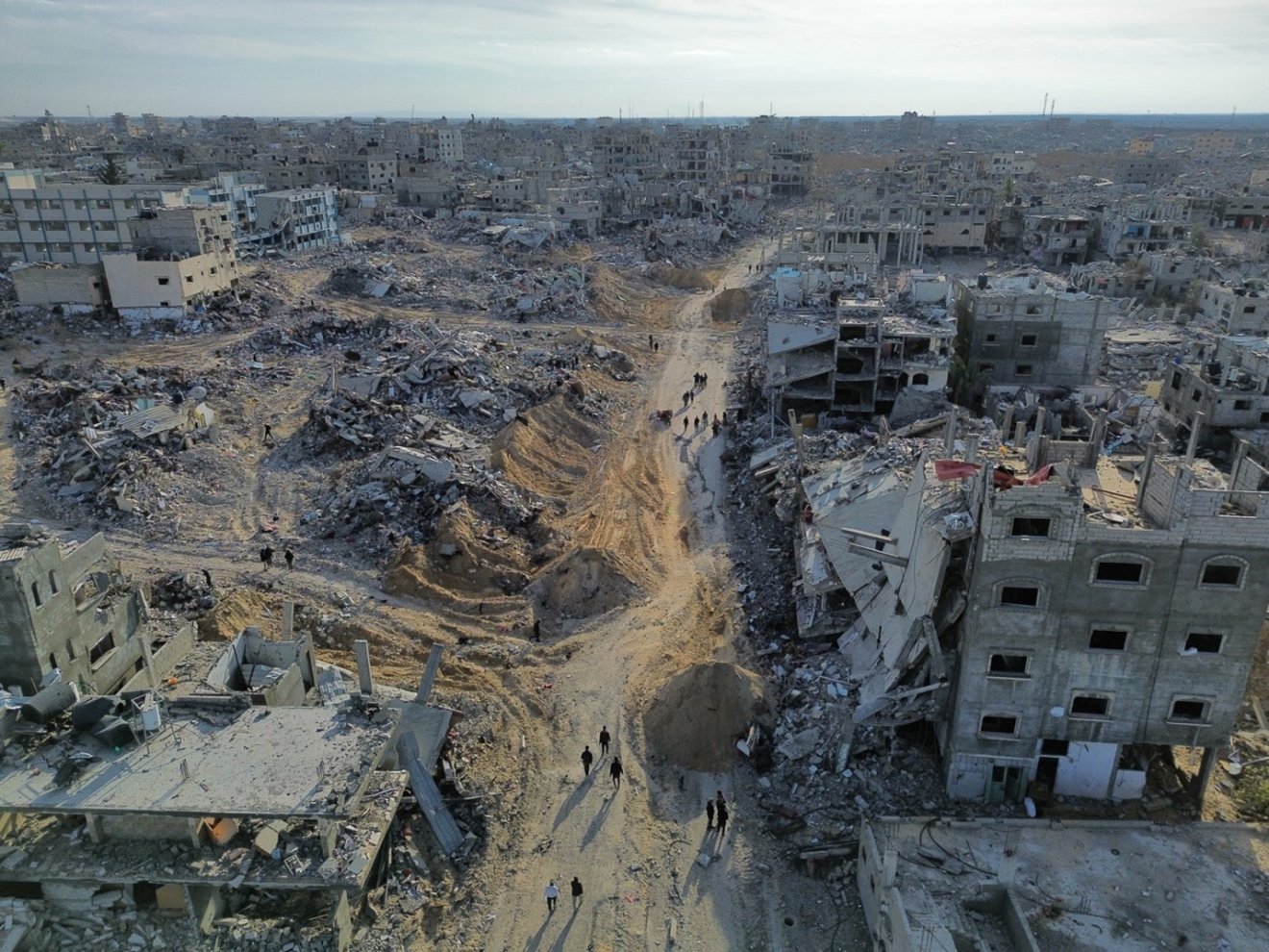 Evakuálja a palesztinokat az izraeli hadsereg a Gázai övezet középső részén