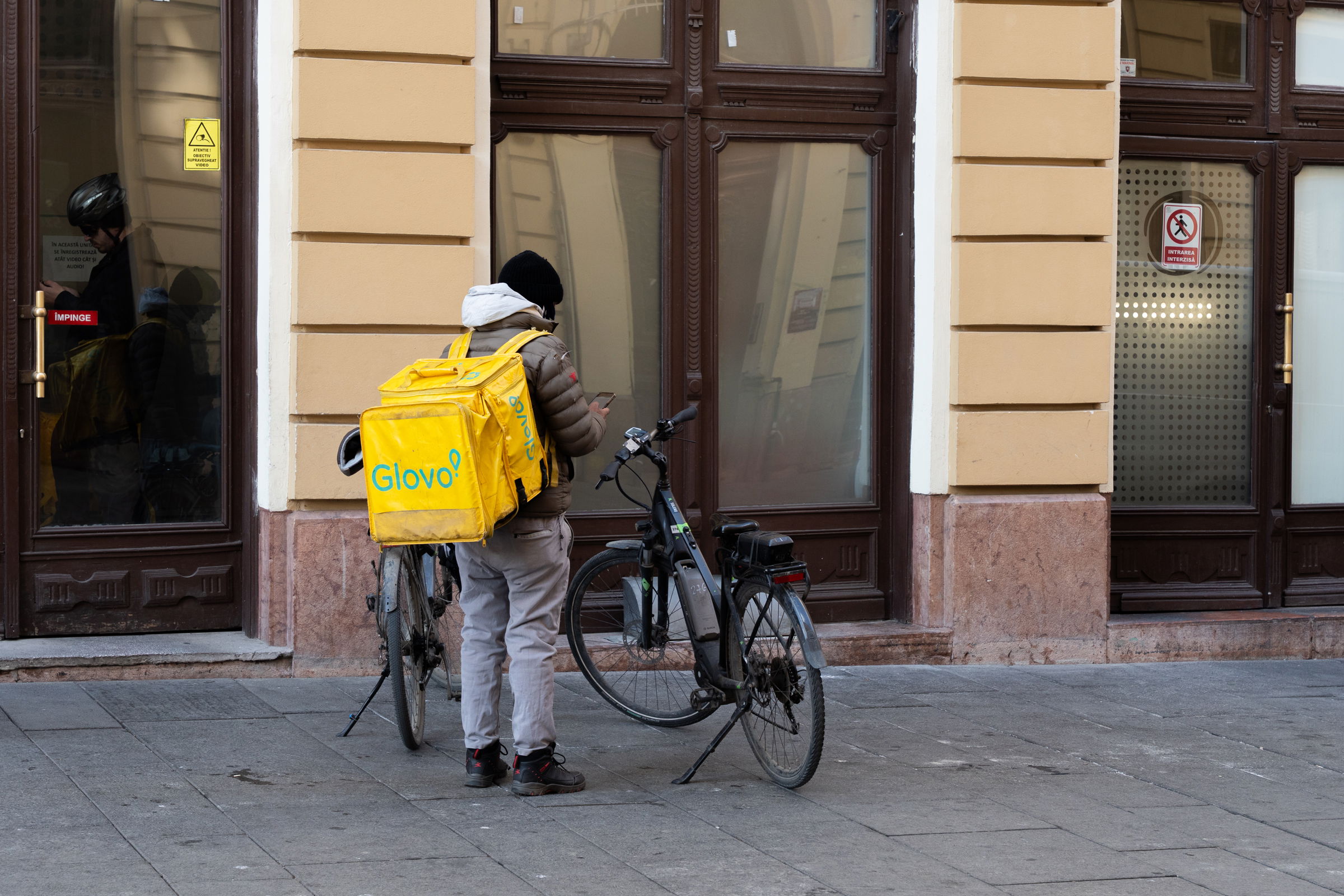 Kilencvenezer EU-n kívüli vendégmunkást fogadhat be Románia 2026-ban