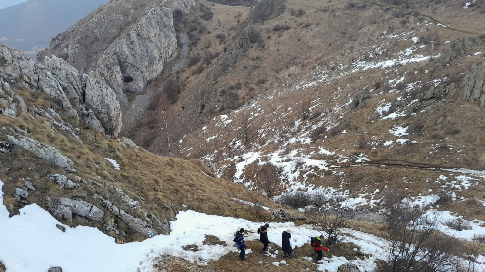 A Székelykőn bóklászó medve okozott riadalmat, két turistát a hegyimentők hoztak le