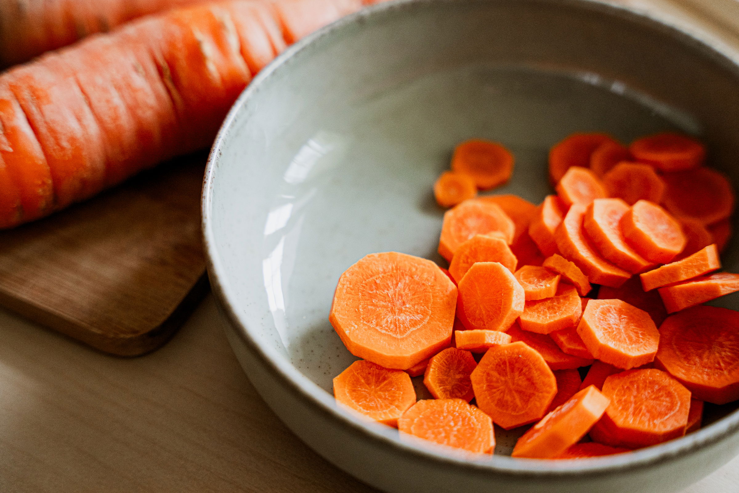 Muroktorta és társai – Egy „szerény” gyökérzöldség kultúrtörténete, gasztronómiai dicsérete