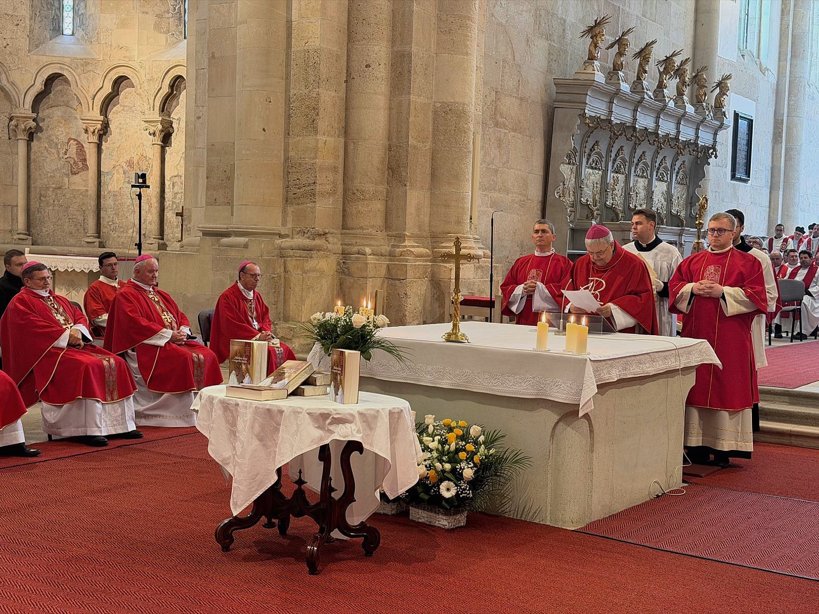 Jakubinyi György 80 éves érseket köszöntötték Gyulafehérváron, a pápa is küldött jókívánságokat