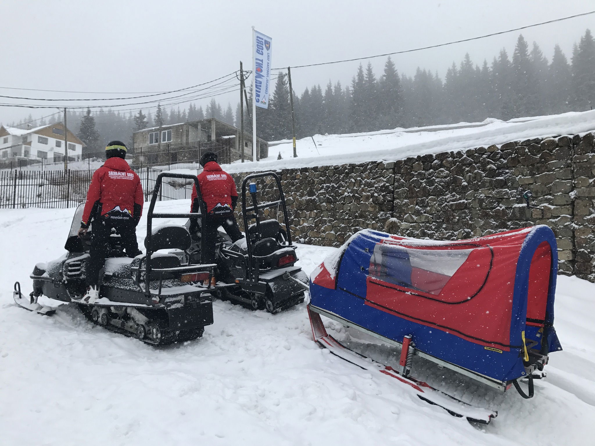 Sűrű nap a hegyekben: 23 embert kellett kórházba vinni