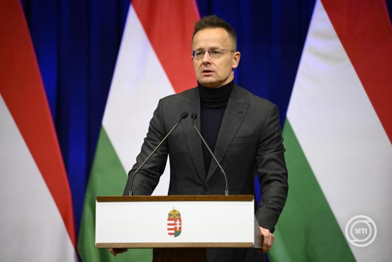 FRISSÍTVE | Lemondott parlamenti mandátumáról Szijjártó Péter
