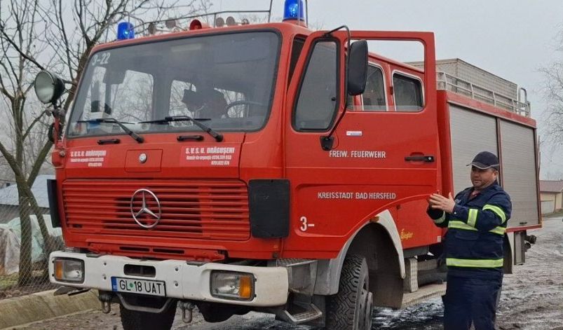 Bevetésre igyekvő tűzoltókat bírságolt meg a rendőrség